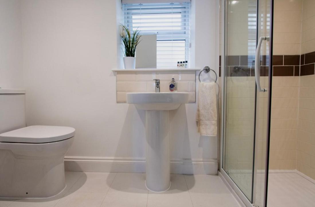 Beach View, 4 Bedroom House Opposite The Sea! Sleeps 10 Sandgate Exterior foto